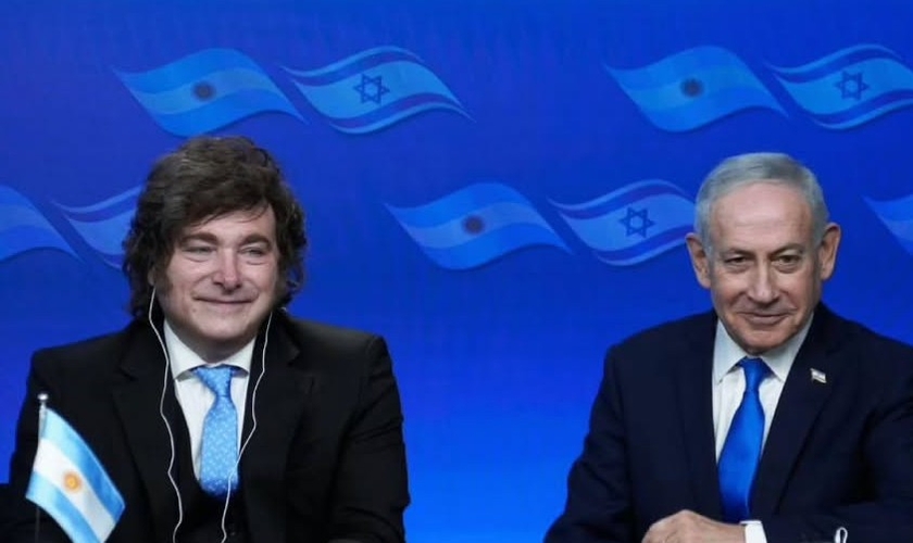 Milei e Netanyahu assinam Acordos de Isaac. (Foto: Kobi Gideon/GPO)