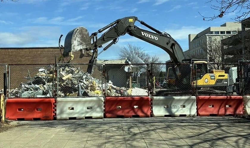 A clínica EMW Women's Surgical Center foi demolida. (Foto: Facebook).