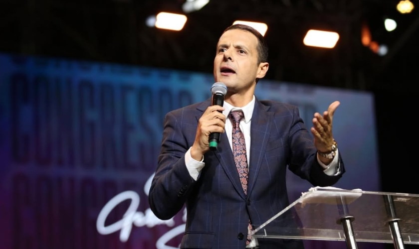 O pastor Juliano Fraga teve um encontro com Deus dentro da prisão. (Foto: Instagram/Juliano Fraga).