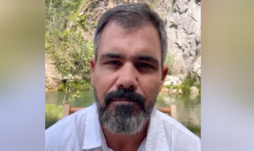 O ator Juliano Cazarré foi alvo de ataques nas redes sociais. (Foto: Reprodução/Instagram/Juliano Cazarré).