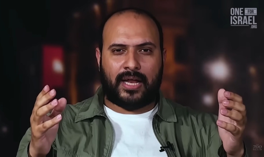 Kareem deixou o Islã e se converteu a Cristo. (Foto: Reprodução/YouTube/The 700 Club).