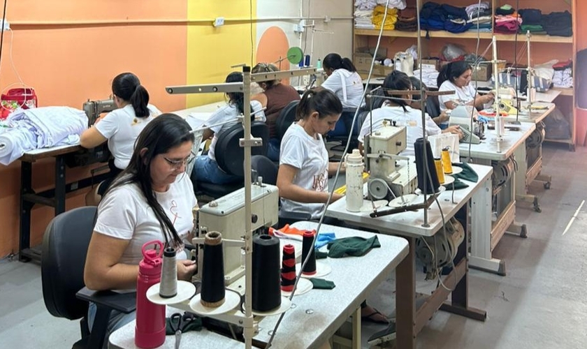 O projeto Fios do Sertão capacita mulheres em situação de vulnerabilidade. (Foto: Divulgação).