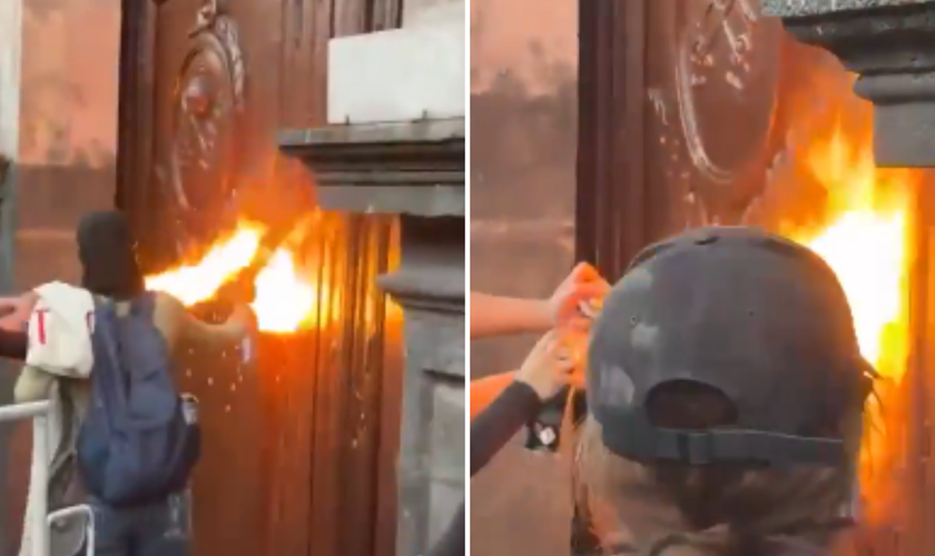 Vândalos tentam atear fogo à porta de igreja em Querétaro. (Captura de tela/Instagram/eltoro.tv)