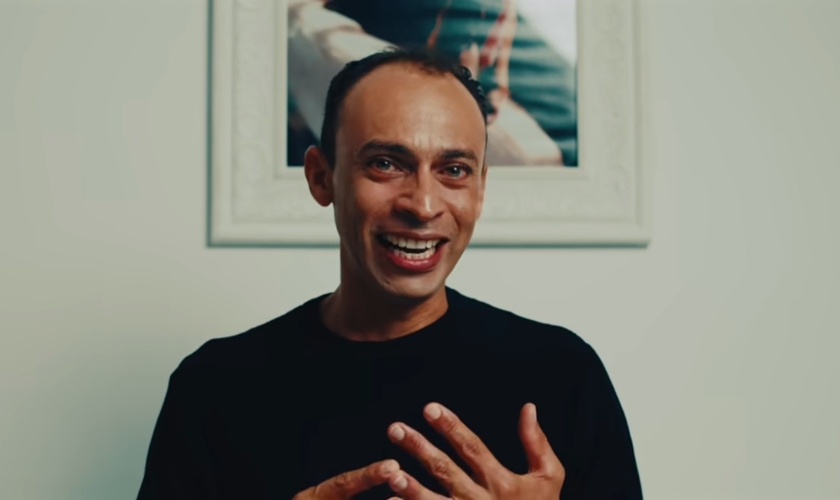 Léo Batalha foi curado por Deus. (Foto: Reprodução/YouTube/Poder de Deus).