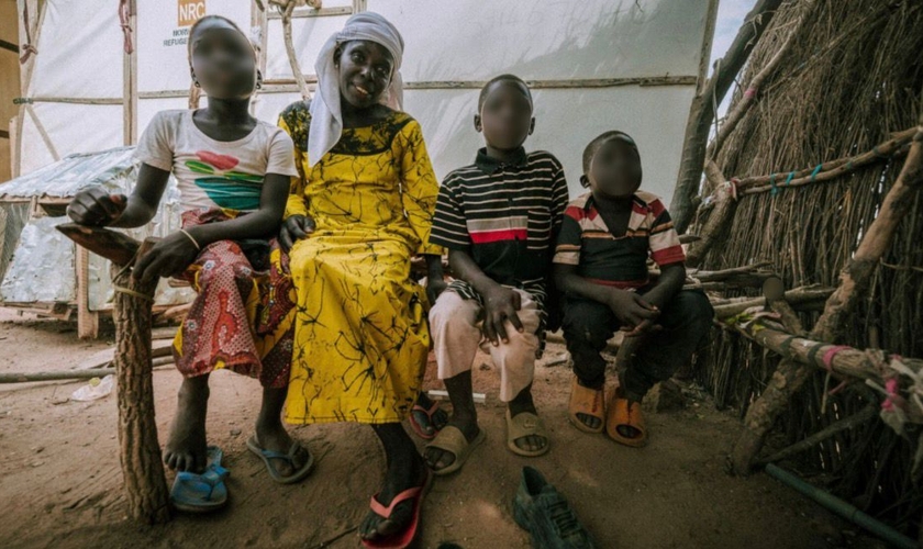 A família sobreviveu aos ataques do Boko Haram com a ajuda de Deus. (Foto: Reprodução/Global Christian Relief)
