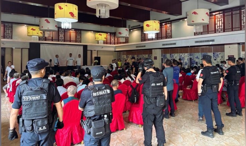 Após a invasão policial de um culto, líderes, fiéis e crianças são detidos em Sichuan, na China. (Foto: ChinaAid)