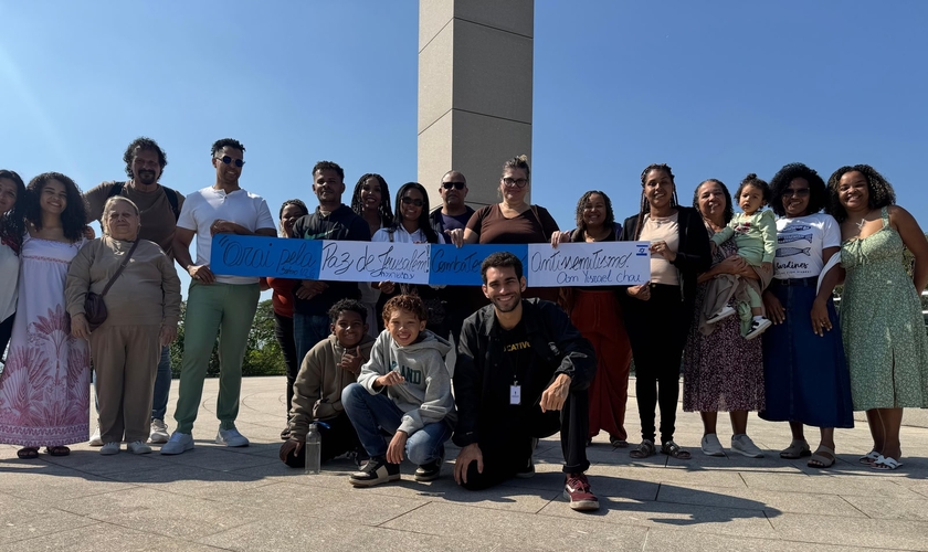 Grupo da Assembleia de Deus Ministério Refúgio em visita ao Memorial do Holocausto, no Rio. (Foto: José Leonidí da Silva)
