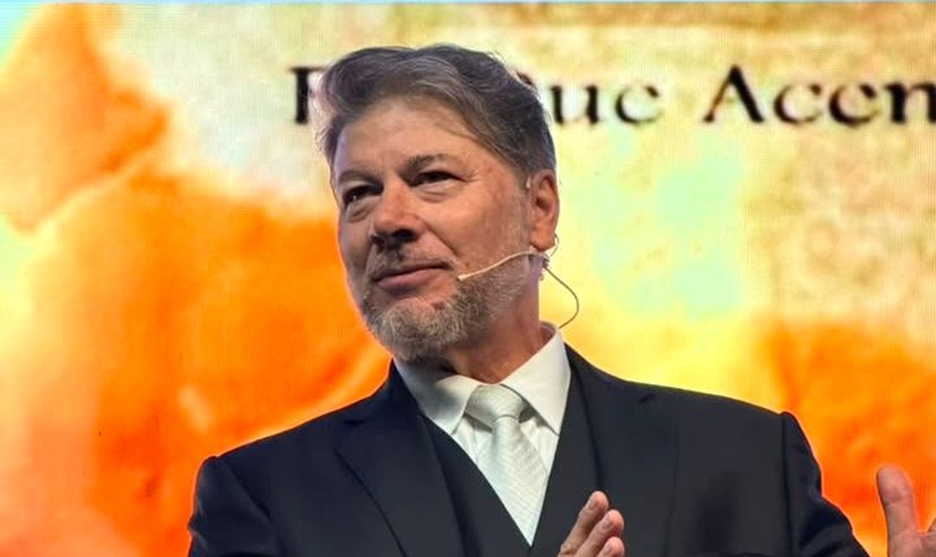 Joel Engel na Conference 2026 Global Fire Expansion. (Foto: Ministério Engel)