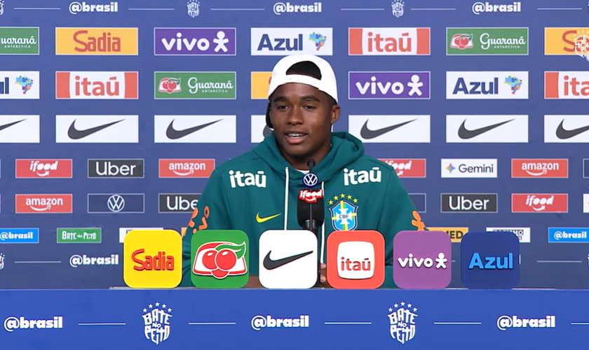 Endrick durante a coletiva de imprensa. (Foto: Reprodução/YouTube/Confederação Brasileira de Futebol)