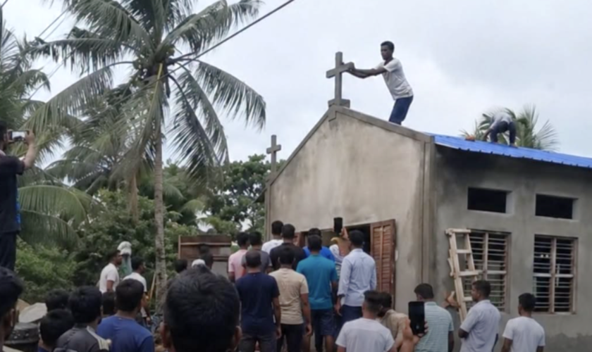 Quase 100 pessoas invadiram o templo. (Foto: Reprodução/Instagram/cpimcc).