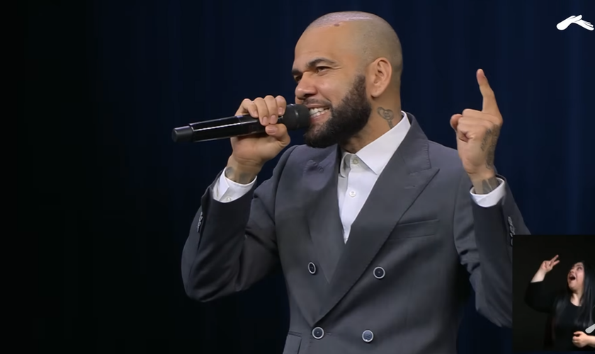 Daniel Alves. (Foto: Reprodução/YouTube/Casa De Dios)