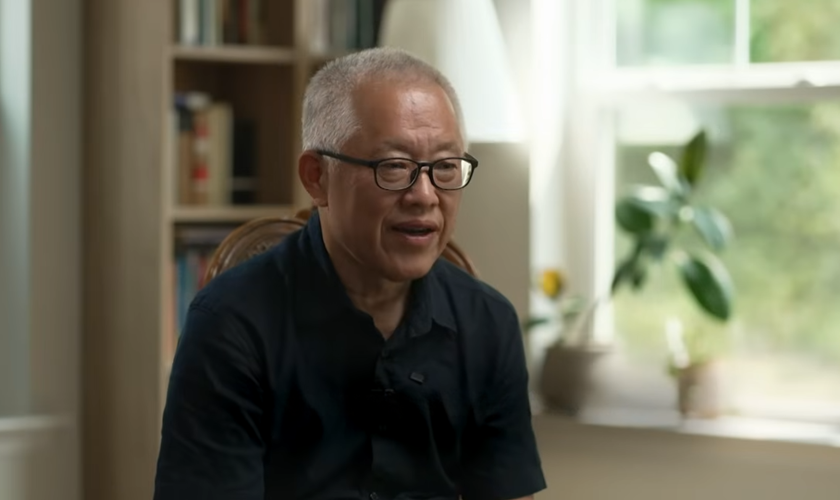 Pastor Ezra Jin concede sua primeira entrevista após ser libertado da prisão na China. (Captura de tela/YouTube/Sky News)