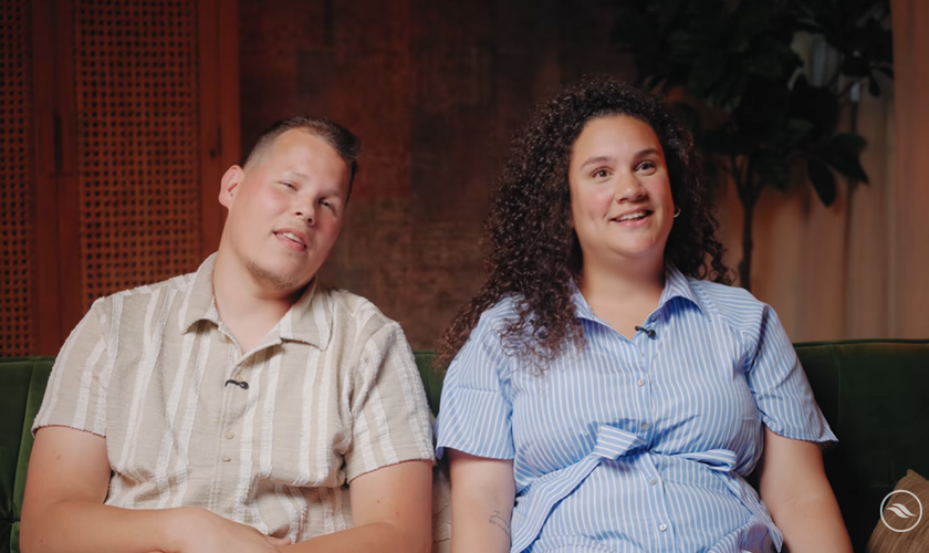 Rütger e Tamar Genser. (Foto: Reprodução/YouTube/River Church Nederland) 