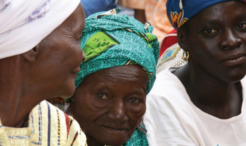 Mulheres haitianas aprendem novas profissões com apoio de uma organização cristã. (Foto: CWO)