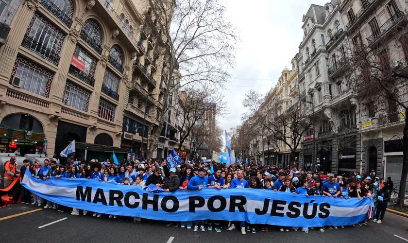 Multidão participa da Marcha para Jesus nas ruas de Buenos Aires, na Argentina. (Foto: ACIERA/Marcho x Jesús)