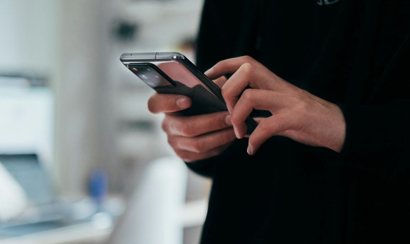 Evangelismo digital tem levado milhões de pessoas ao Evangelho por meio de buscas na internet. (Foto representativa: Jonas Leupe / Unsplash)