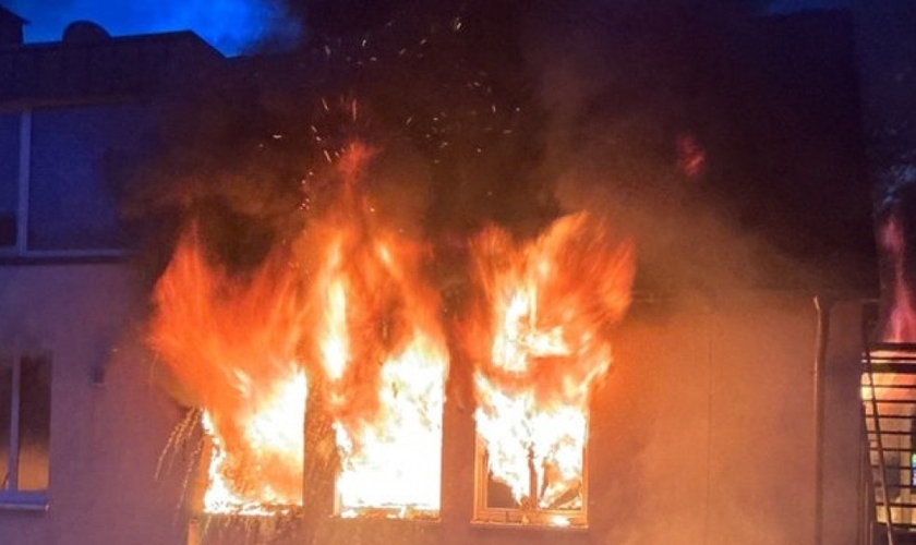 Incêndio criminoso atinge salão paroquial protestante em Gladbeck, na Alemanha. (Foto: OIDAC Europe)