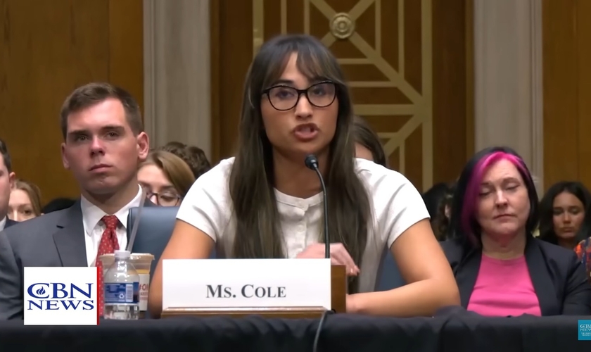 Chloe Cole. (Foto: Reprodução/YouTube/CBN News).