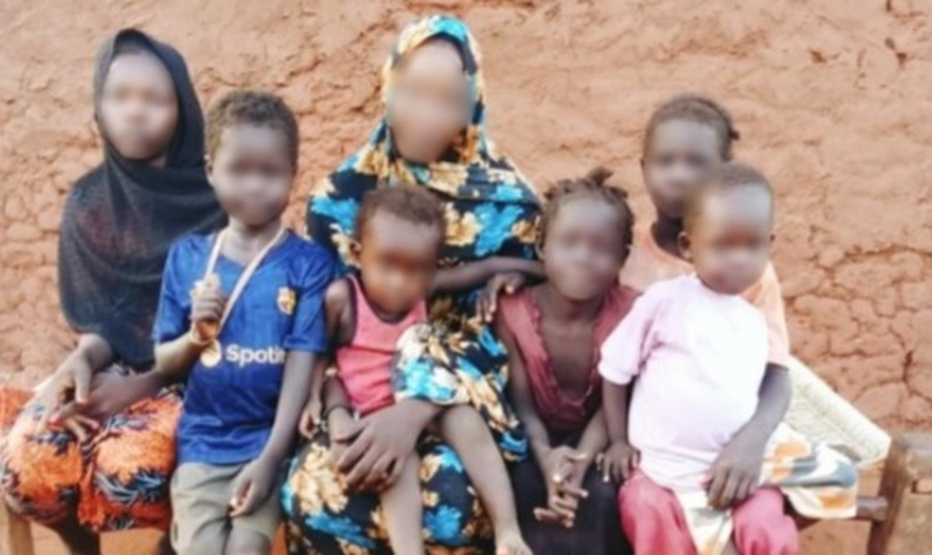  Lulu e os filhos fugiram para manter sua segurança. (Foto: International Christian Concern).