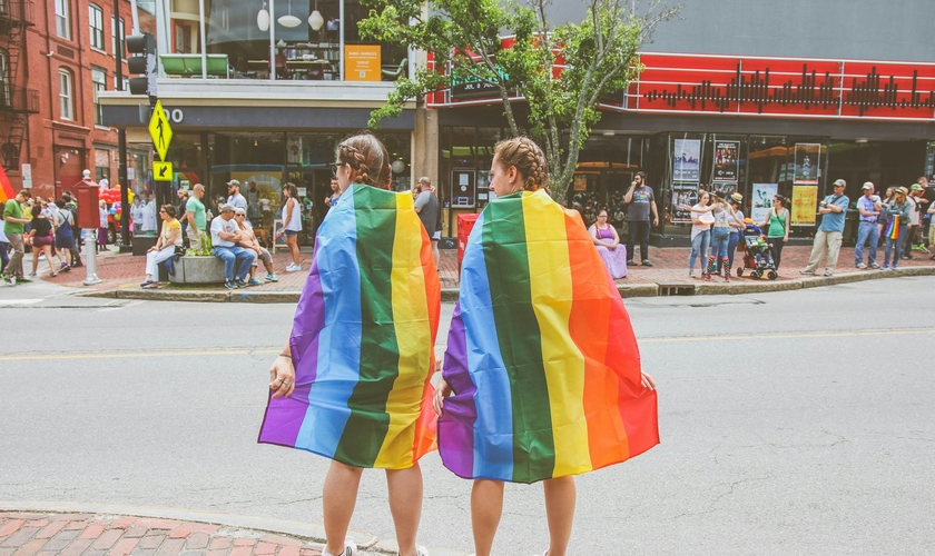 Maioria dos evangélicos brasileiros não aprovam casamento gay. (Foto representativa: Mercedes Mehling / Unsplash)