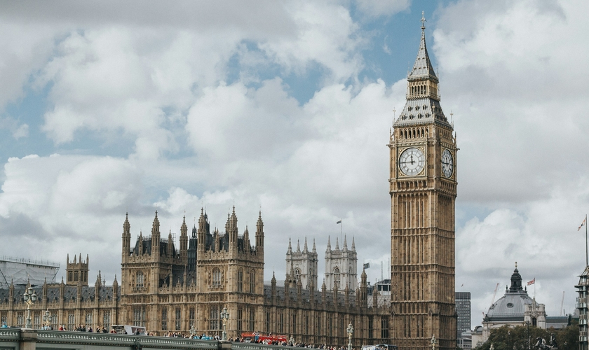 O Parlamento do Reino Unido rejeitou a legalização do suicídio assistido. (Foto: Unsplash/Marcin Nowak).
