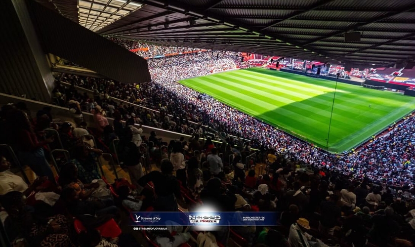 Uma multidão lotou o estádio para buscar a Deus na Inglaterra. (Foto: Instagram/streamsofjoyinternational).