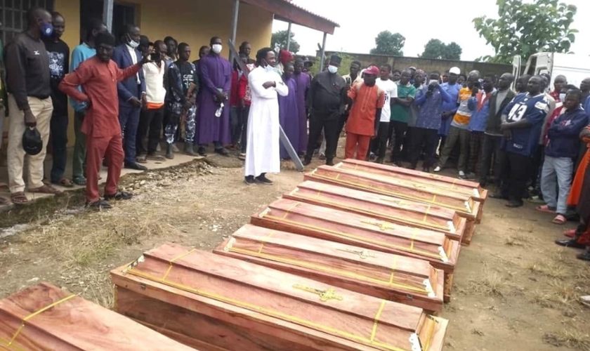 Funeral de cristãos mortos em 28 de agosto de 2025, no condado de Kauru, no estado de Kaduna, na Nigéria. (Foto: Iliya Tata/Christian Daily International-Morning Star News)