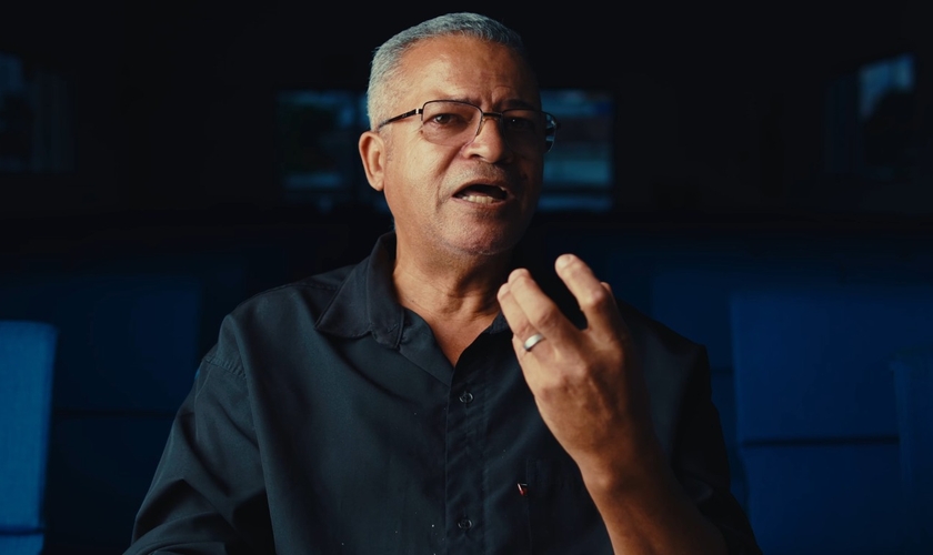 Moisés Abelho foi liberto por Jesus após anos no vício. (Foto: Reprodução/YouTube/Poder de Deus).