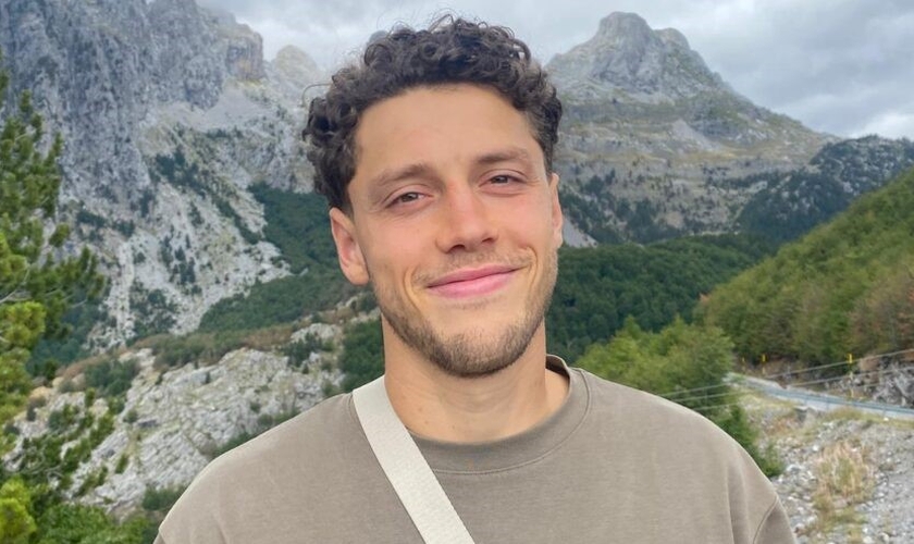 Adriaan clamou a Deus por ajuda e recebeu uma resposta. (Foto: Revive).