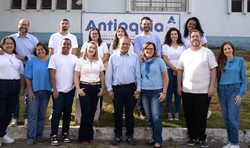 Equipe da Missão Antioquia reunida para a Conferência Missionária em celebração aos 50 anos da instituição. (Foto: Divulgação)