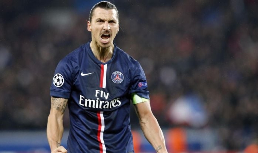 Zlatan Ibrahimovic é um dos jogadores mais bem pagos do mundo, com um salário de cerca de 16 milhões de euros por ano.