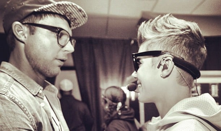 Pastor Judah Smith, da City Church, cumprimentando Justin Bieber em seu aniversário de 19 anos.