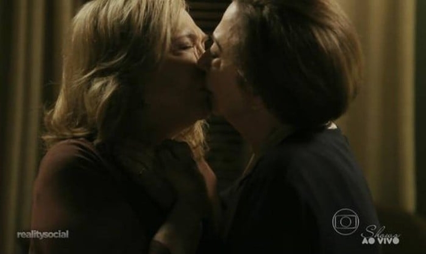 Cena de beijo lésbico na novela Babilônia