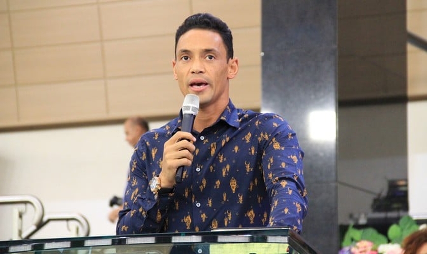 Em um vídeo publicado nas redes sociais, onde o jogador relata seu testemunho no futebol, Ricardo conta que Deus revelou a ele, em sonho, que ele faria parte do time do Santos. (Foto: Globo Esporte)