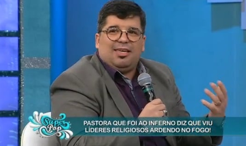Pastor Bruno dos Santos é formado em Teologia e pastoreia a Igreja Apostólica Vida Nova