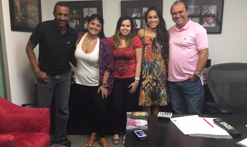 Mariana Ava esteve em reunião com a equipe da Sony Music, para traçar estratégias de divulgação do novo CD.