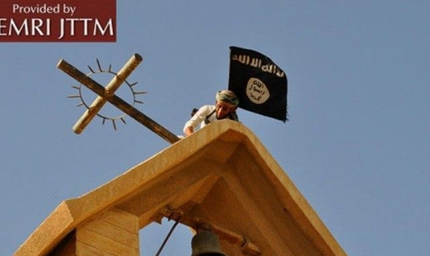 Igreja histórica de Mossul explodida pelo Estado Islâmico. No processo de demolição da igreja, os terroristas também matou quatro crianças. (Foto: Breitbart)
