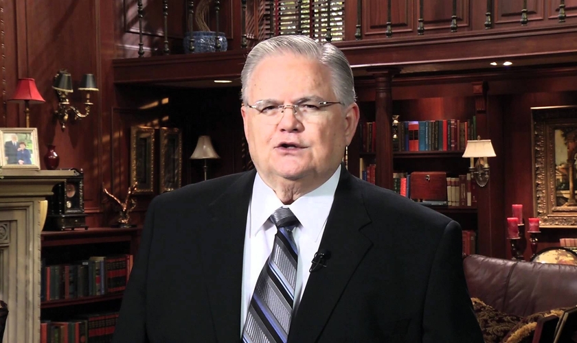 John Hagee é pastor, escritor e lidera a igreja Cornerstone, em San Antonio (Texas / EUA).