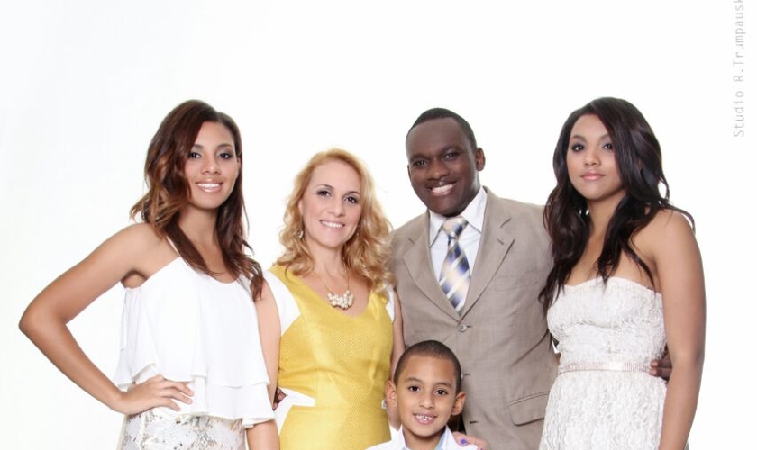 Pastor Robson Staines e sua família. (Foto: Divulgação)