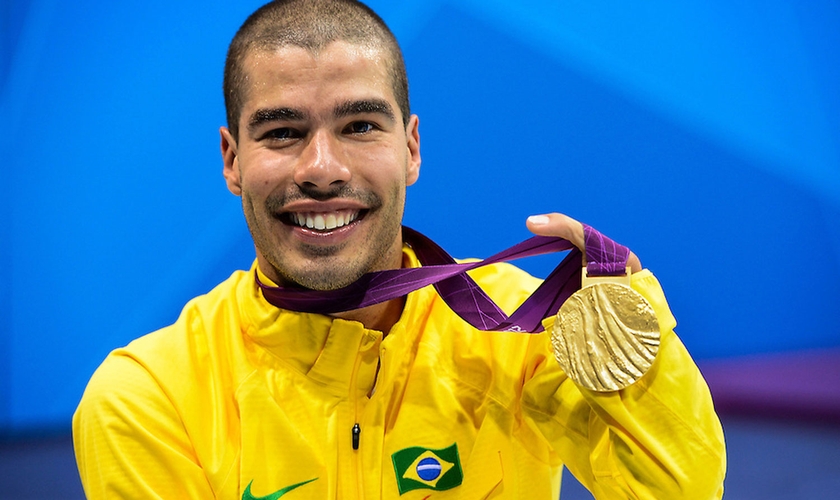 Dono de seis medalhas de ouro em Londres, Daniel exibe a dos 200m livre. (Foto: Buda Mendes/CPB)