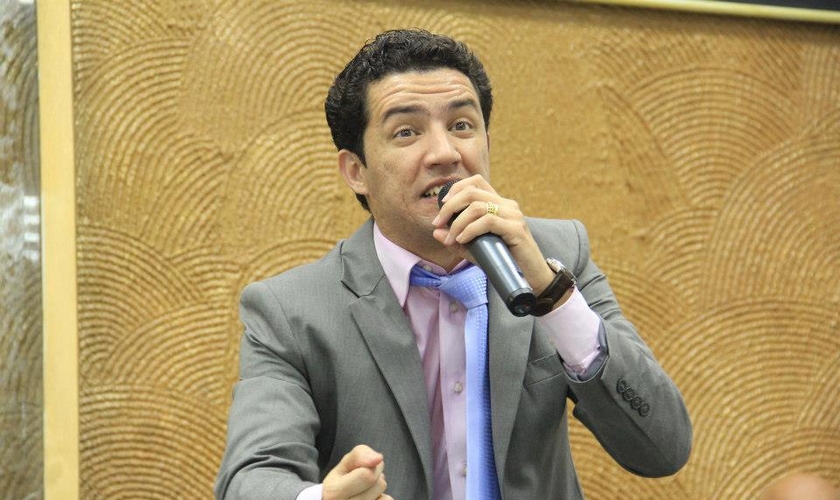 O pastor Gilmar Fiuza profetizou sobre a vida do ladrão e se surpreendeu com os frutos. (Foto: Reprodução/Facebook)
