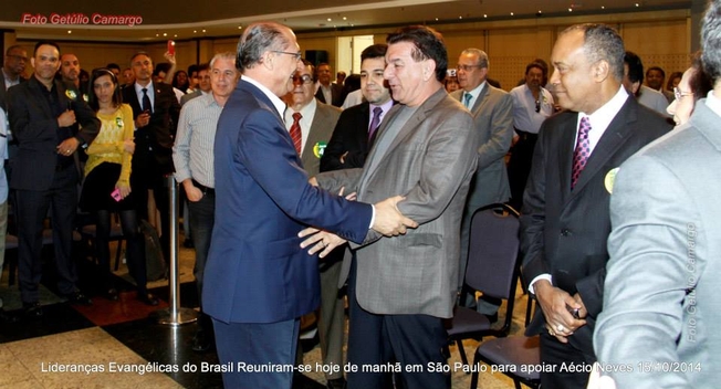 Aécio Neves se encontra com lideranças evangélicas em São Paulo; veja as fotos Aécio Neves se encontra com lideranças evangélicas em São Paulo; veja as fotos