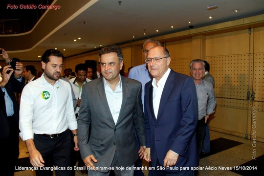 Aécio Neves se encontra com lideranças evangélicas em São Paulo; veja as fotos Aécio Neves se encontra com lideranças evangélicas em São Paulo; veja as fotos