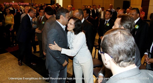 Aécio Neves se encontra com lideranças evangélicas em São Paulo; veja as fotos Aécio Neves se encontra com lideranças evangélicas em São Paulo; veja as fotos