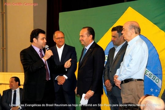 Aécio Neves se encontra com lideranças evangélicas em São Paulo; veja as fotos Aécio Neves se encontra com lideranças evangélicas em São Paulo; veja as fotos