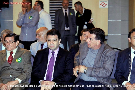 Aécio Neves se encontra com lideranças evangélicas em São Paulo; veja as fotos Aécio Neves se encontra com lideranças evangélicas em São Paulo; veja as fotos
