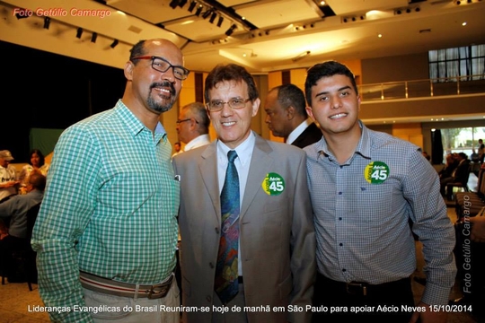 Aécio Neves se encontra com lideranças evangélicas em São Paulo; veja as fotos Aécio Neves se encontra com lideranças evangélicas em São Paulo; veja as fotos