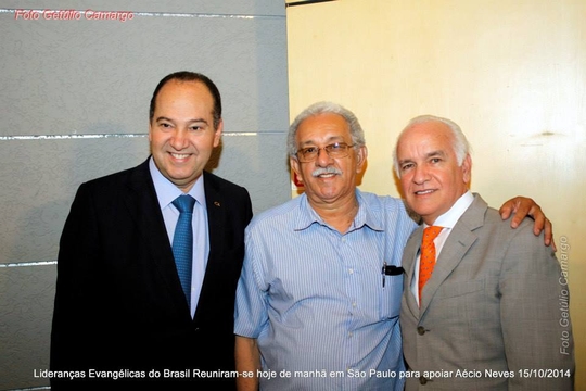 Aécio Neves se encontra com lideranças evangélicas em São Paulo; veja as fotos Aécio Neves se encontra com lideranças evangélicas em São Paulo; veja as fotos