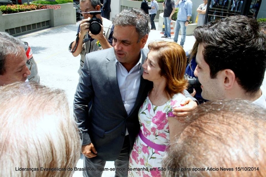 Aécio Neves se encontra com lideranças evangélicas em São Paulo; veja as fotos Aécio Neves se encontra com lideranças evangélicas em São Paulo; veja as fotos