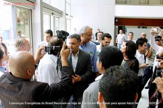 Aécio Neves se encontra com lideranças evangélicas em São Paulo; veja as fotos Aécio Neves se encontra com lideranças evangélicas em São Paulo; veja as fotos